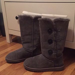 Y’all Bailey Button Grey Uggs